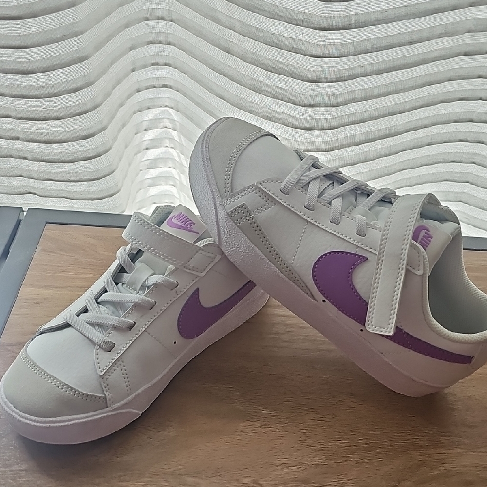 Girls Nike White and Purple Sneakers Sz 3Y